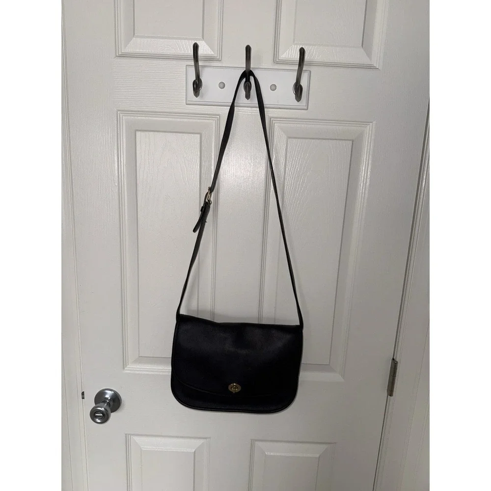 Vintage Coach Black Leather Gold City Crossbody Bag Purse Turnlock Handbag EUC